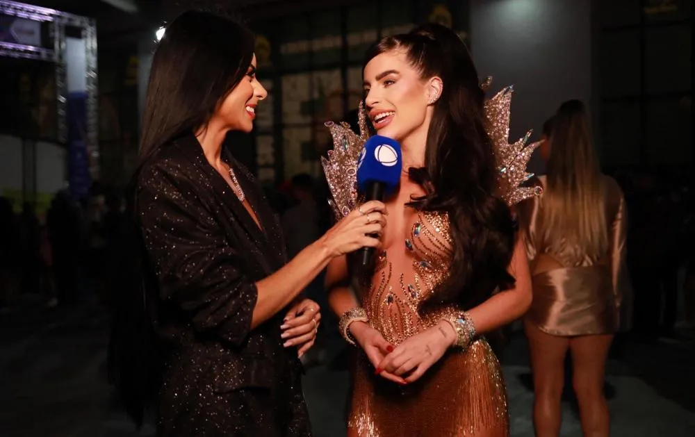 Musa da Colorado, Mari Marquini troca carro alegórico para ser destaque de chão: “peso real da avenida”