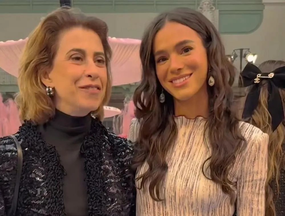 Bruna Marquezine e Fernanda Torres roubam a cena no desfile de alta-costura da Chanel em Paris
