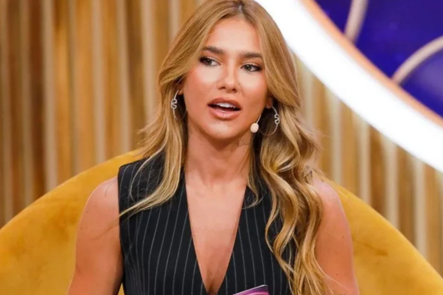 O SBT confirmou nesta quarta-feira (28) o fim da parceria com Virginia Fonseca, de 26 anos. A influenciadora deixa a emissora após quase dois anos à frente do programa “Sabadou com Virginia”, exibido nas noites de sábado.