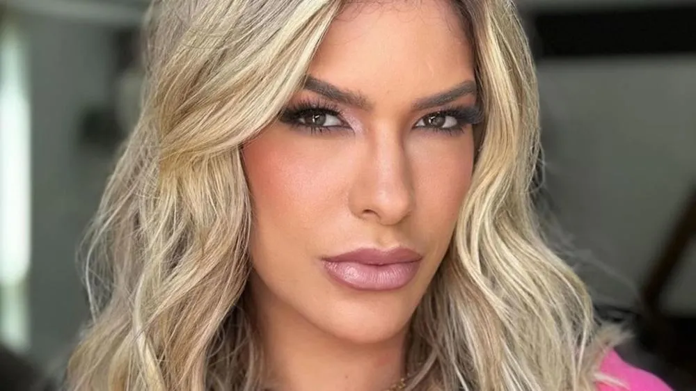 Grávida, Lore Improta fala sobre Carnaval 2026, adaptações na folia e quando revelará nome do bebê Grávida do segundo filho com Leo Santana, Lore Improta se prepara para um Carnaval diferente, equilibrando os treinos e a folia com a gestação. Durante o evento beneficente “Noite da Aclamação”, em Sa