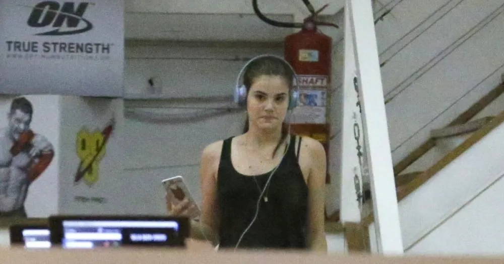 Camila Queiroz retoma os treinos menos de dois meses após o parto: “A mamãe voltou”