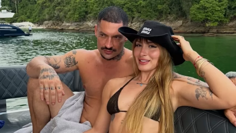 Agatha Sá e Filipe Ret aproveitam passeio de iate durante viagem a Angra dos Reis