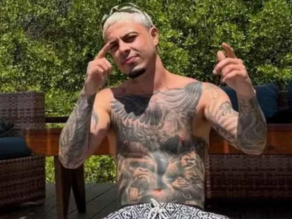 MC Tuto deixa prisão após atropelar jovem enquanto gravava vídeo com Porsche