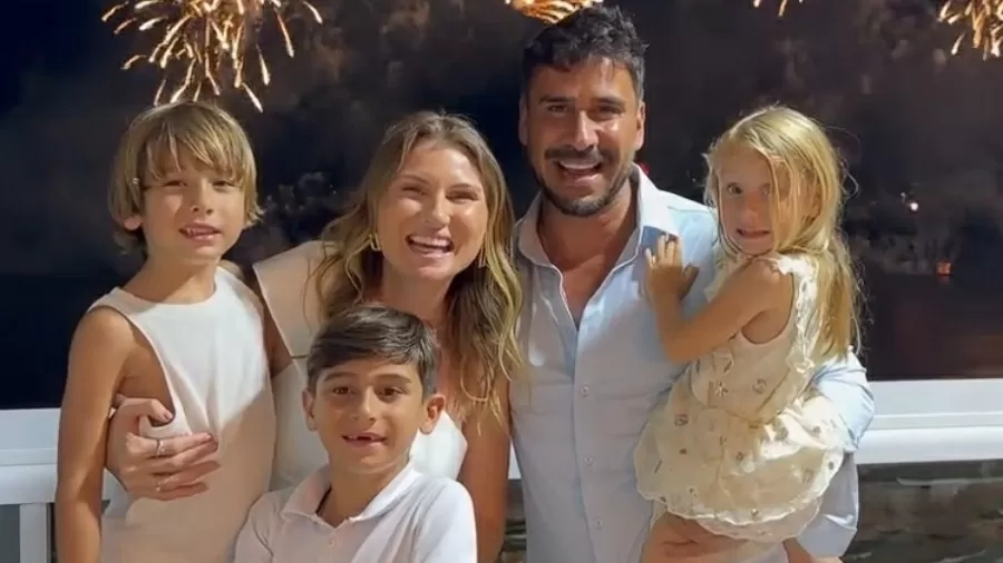 Júlio Rocha comemora nova gravidez da esposa e anuncia chegada do quarto filho