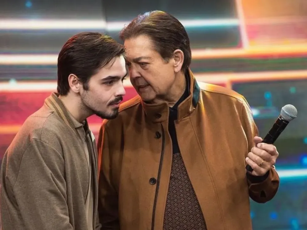 João Silva comemora 22 anos ao lado da família e emociona seguidores