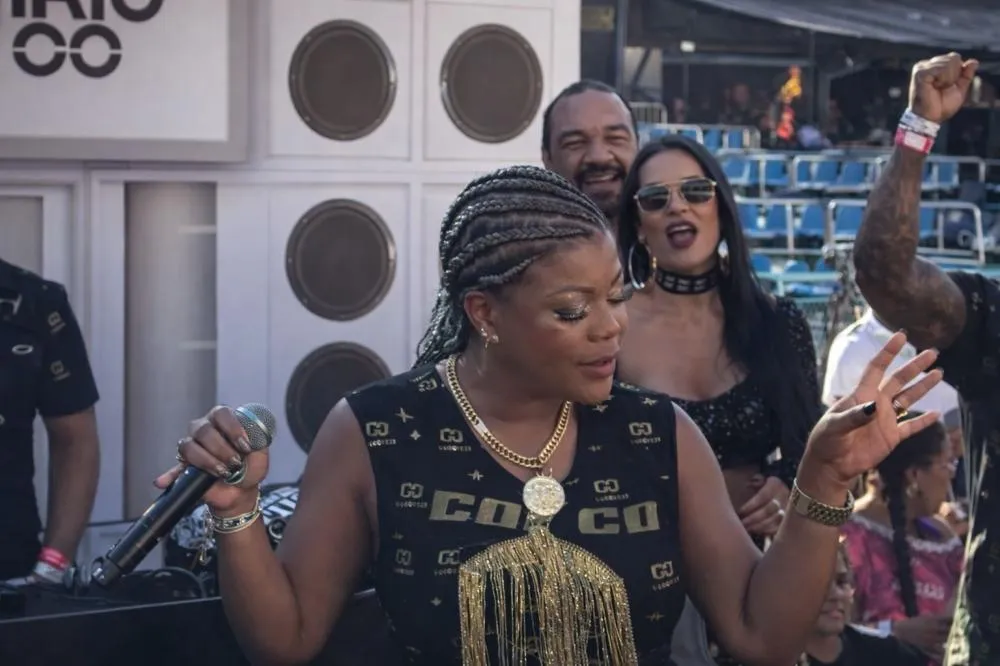 Camarote Nº1 é sucesso no Rio: Sabrina Sato, Paolla Oliveira e Tati Quebra Barraco agitam a Sapucaí