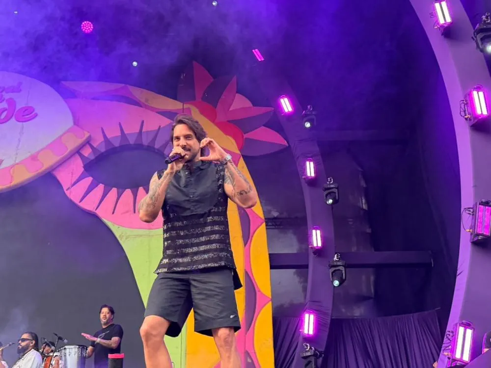 Anitta e Banda Eva dominam a segunda-feira de festa em São Paulo