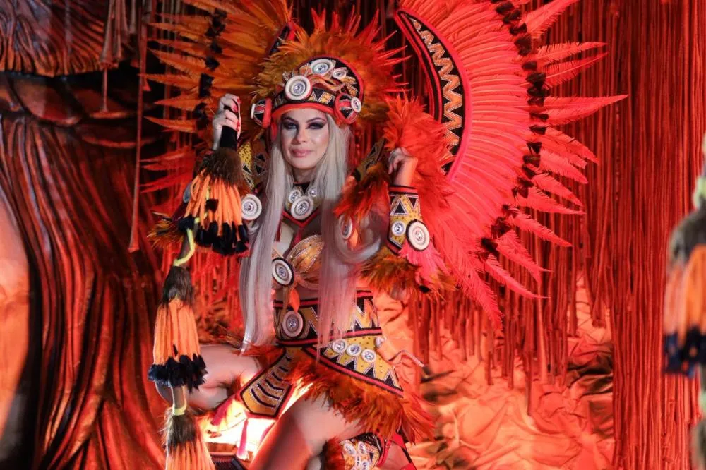 Musa da Colorado, Luciana Fontano revela perrengue antes de desfilar: “desmaiei e tive crise de ansiedade”