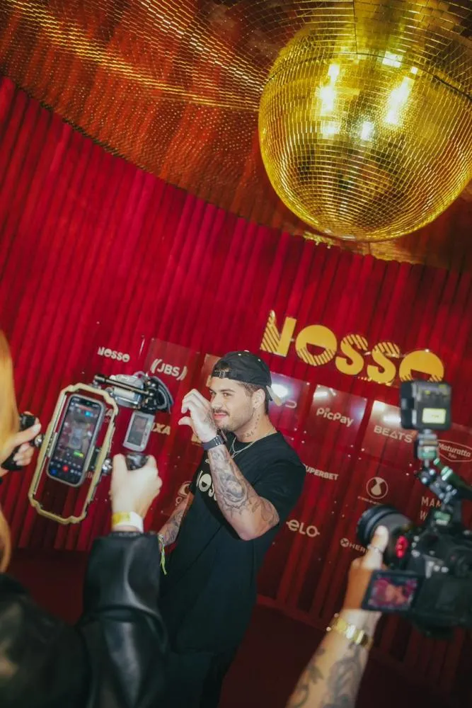 Zé Felipe, João Guilherme, Jade Picon, Carlinhos Maia, Pedro Scooby e Luciana Gimenez agitam o Nosso Camarote no Desfile das Campeãs