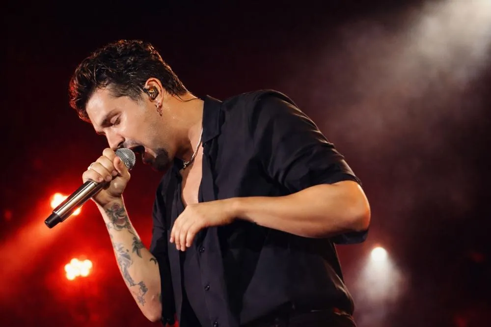 Luan Santana leva multidão ao delírio e emociona fãs em noite histórica no Limeira Rodeo Music