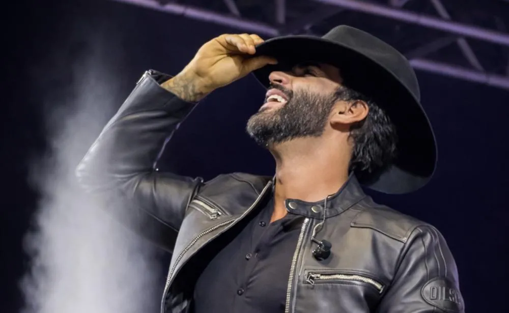 Gusttavo Lima arrasta multidão, lota arena e fecha Limeira Rodeo Music com chave de ouro