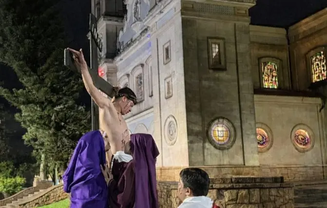 Santuário Diocesano de São Sebastião leva fé às ruas com Via Sacra emocionante em Porto Ferreira