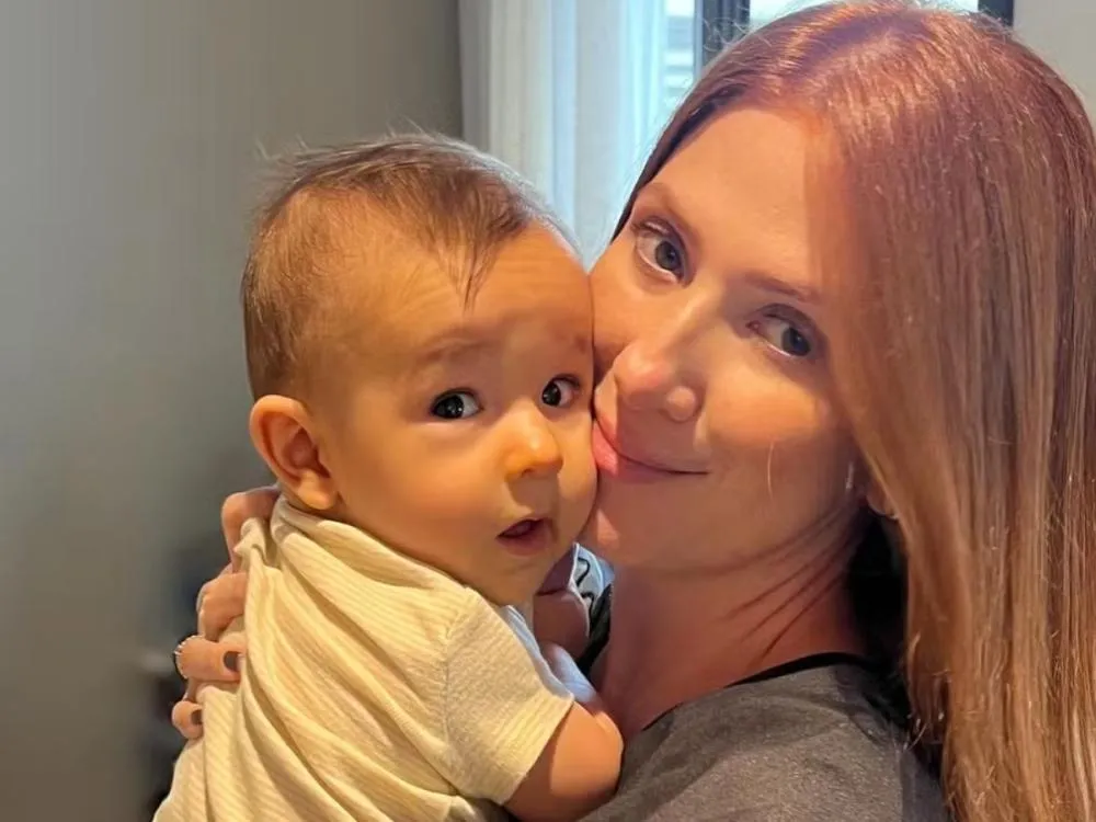 Dani Calabresa se derrete pela maternidade e já planeja segundo filho