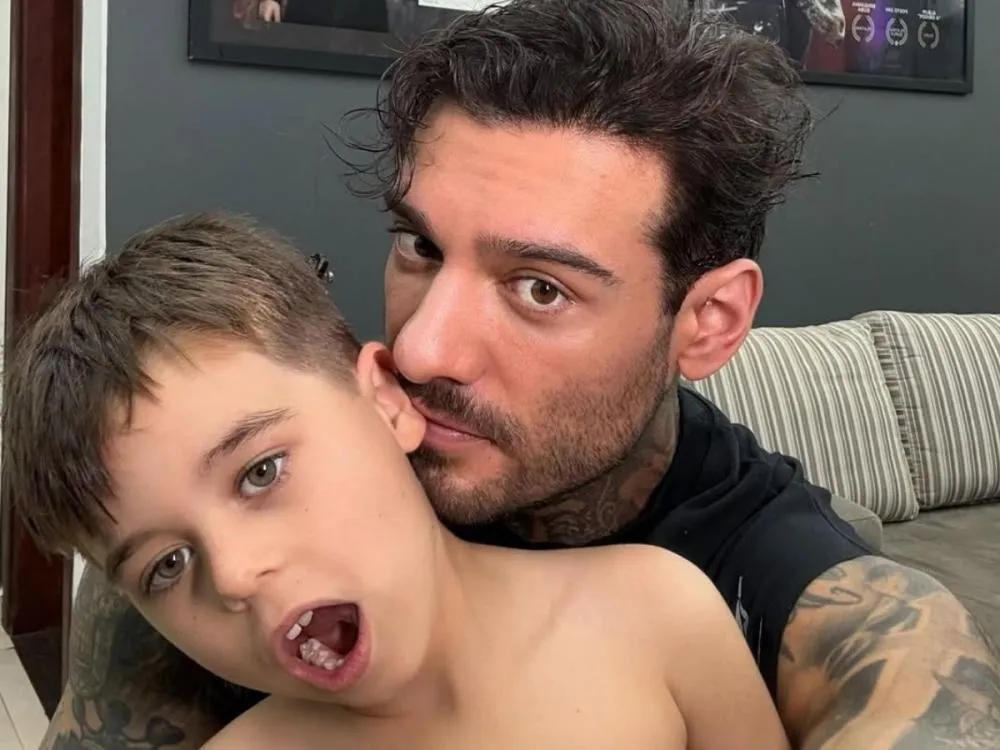 Lucas Lucco encanta seguidores com homenagem ao filho em publicação rara