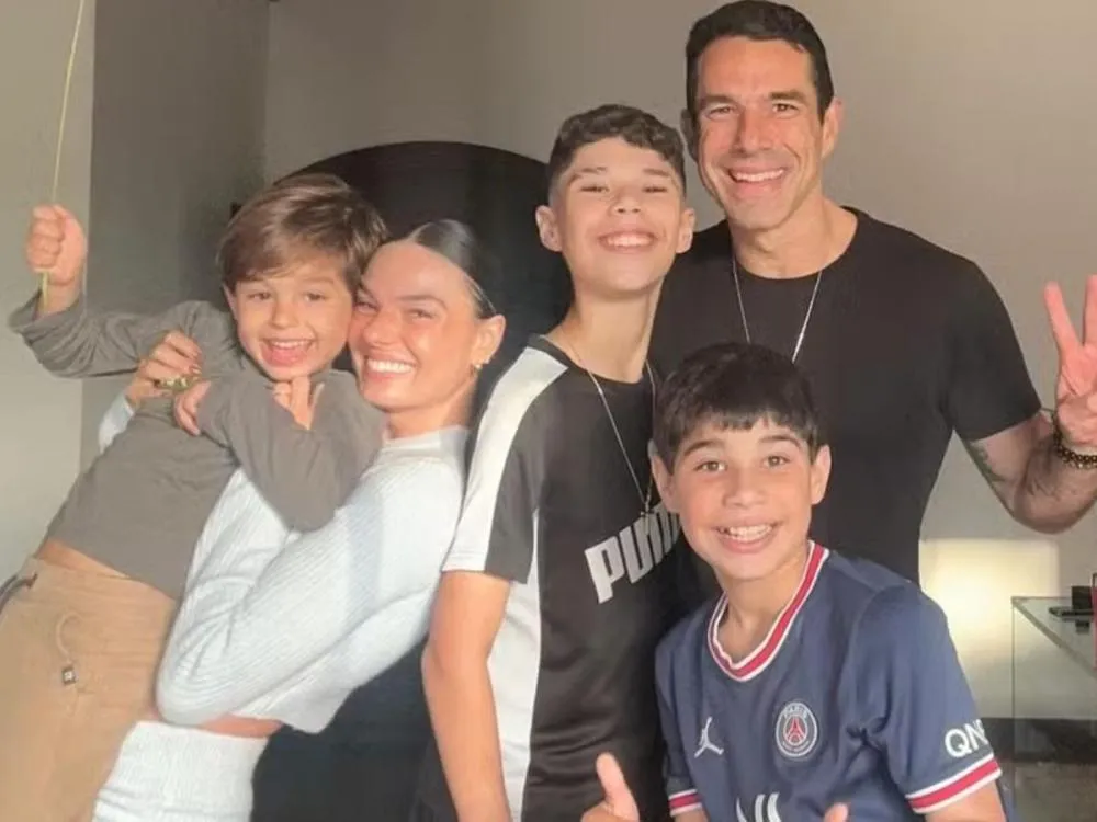 Isis Valverde celebra convivência com enteados e fala sobre nova fase em família
