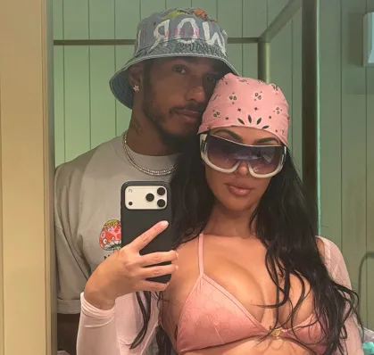 Lewis Hamilton compartilha momento romântico com Kim Kardashian