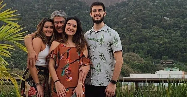Filhos de William Bonner, Vinícius, Laura e Beatriz (Crédito: Reprodução Instagram @realwbonner)
