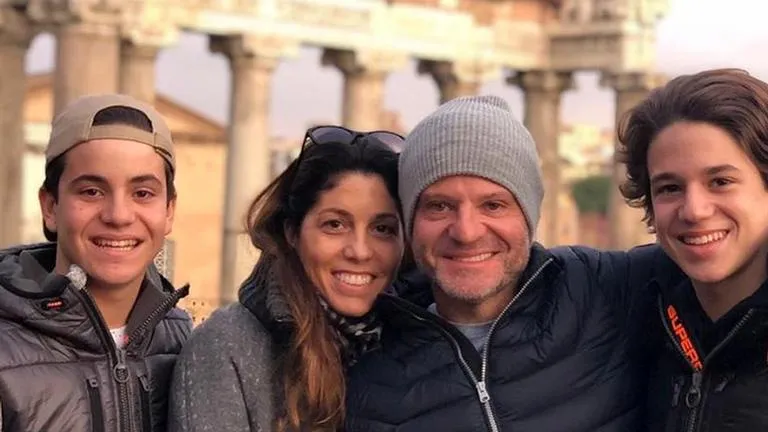 João Augusto Liberato ao lado de Rubens Barrichello e Dudu Barrichello, filho do ex-piloto. (Reprodução/Record)
