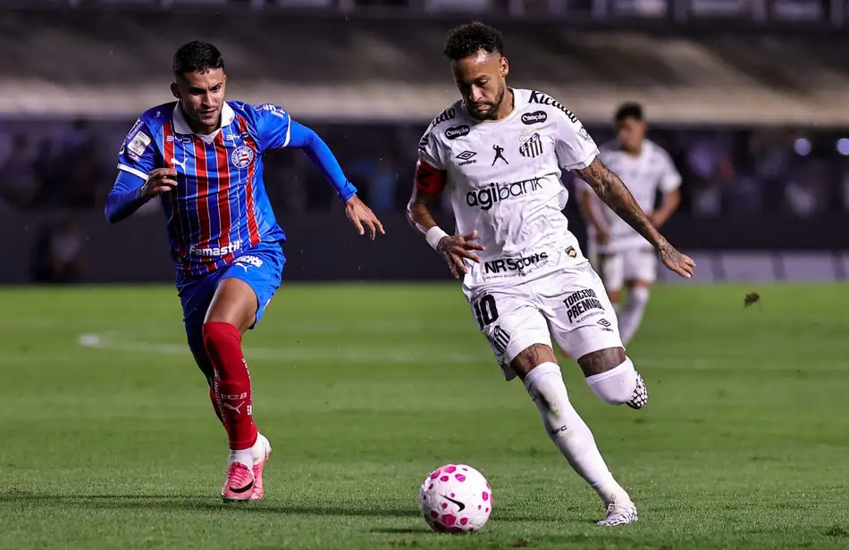 Neymar Jr. e Rodrigo Nestor discutiram durante a partida entre Santos e Bahia, neste sábado (25/10). (Reprodução/@neymarjr | @nestor_)